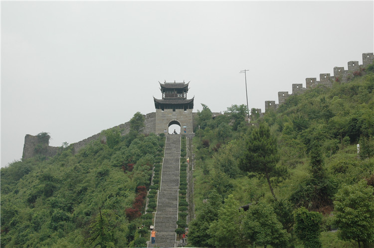 鳳凰古城南方長(zhǎng)城景區(qū)門票(刷身份證入園簡(jiǎn)單便捷/自駕游贈(zèng)送導(dǎo)游服務(wù))